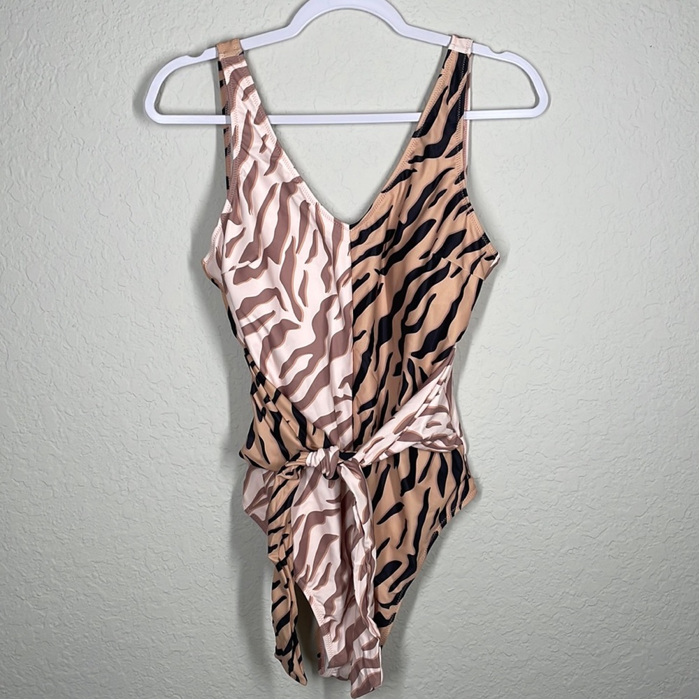 Woman’s new one piece animal stripe bathing suit large
